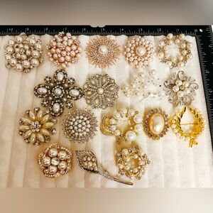 Lot of 17 Pearl Rhinestone Brooches – Vintage Style Flower Cluster Pin Set